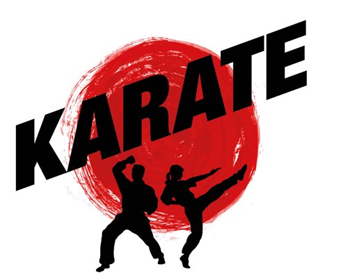Svart text i versaler KARATE över en röd cirkel med två silhuetter av människor som gör olika kampsportsrörelser